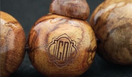 Vòng tay gỗ khắc logo và tên doanh nghiệp - món quà tặng ý nghĩa cho khách hàng và đối tác.